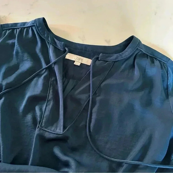 Loft Blue Peasant Top Long Sleeve Tie V Neck Silky Size M - Picture 9 of 13